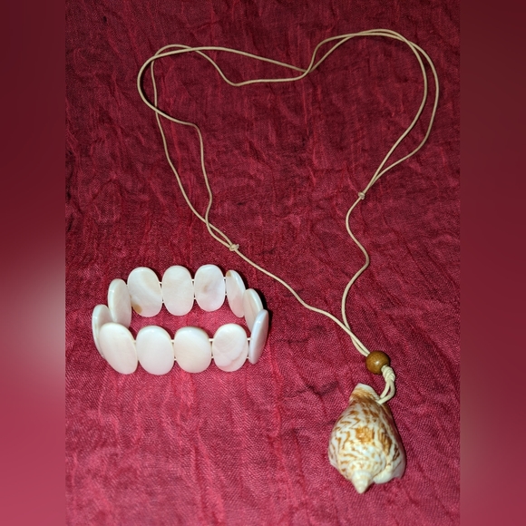 10/$25 Seashell jewerly bracelet + necklace - Picture 2 of 2